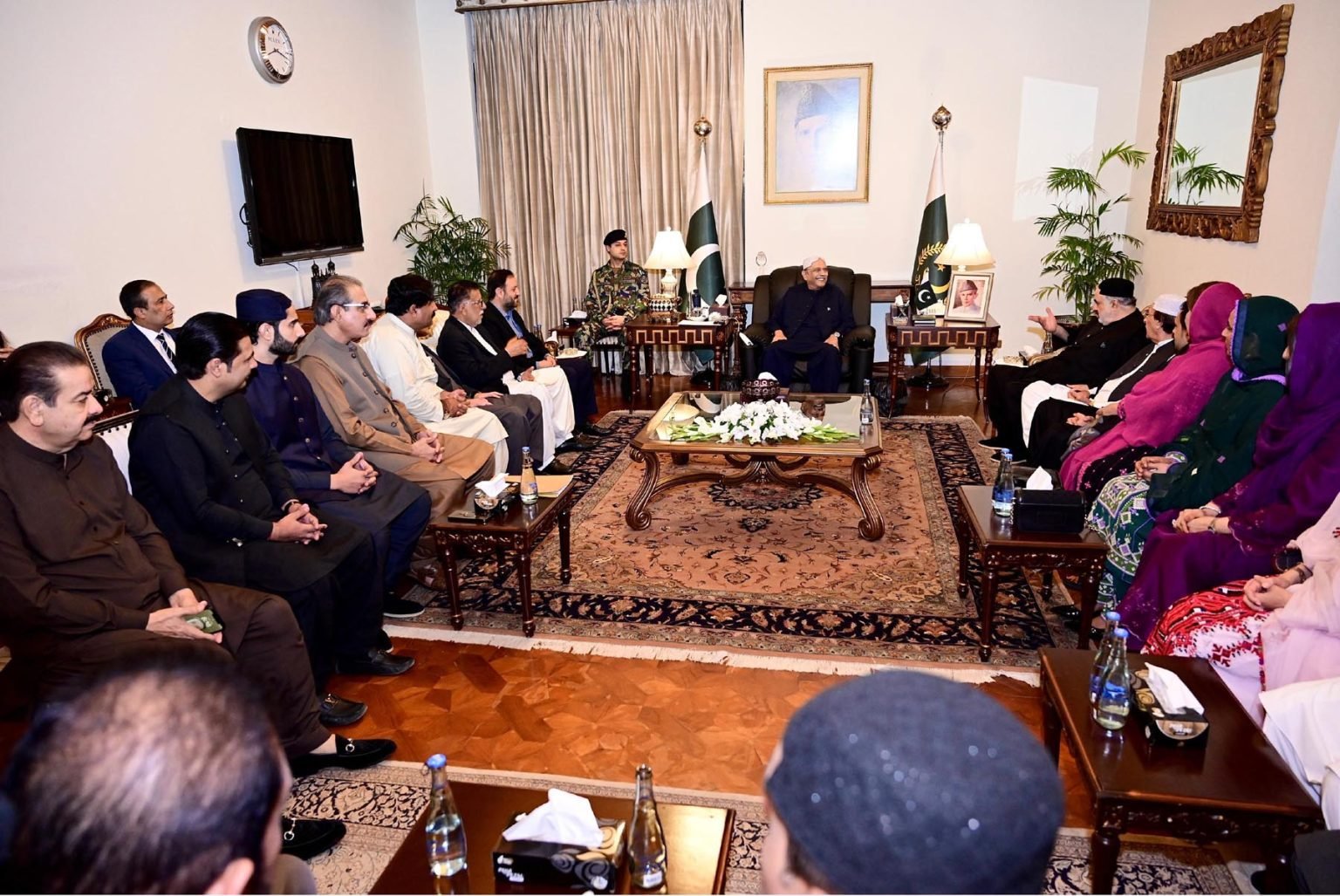 Zardari Meets Balochistan Parliamentarians, Reviews Political Situation