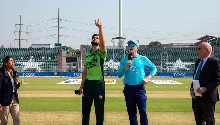 England opt to field first against Pakistan in second ODI tri-series match